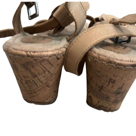 BOC Born Concept Tan Gold Metallic Leather Slingback Wedge Sandal Flowers Sz 10 - Picture 4 of 5